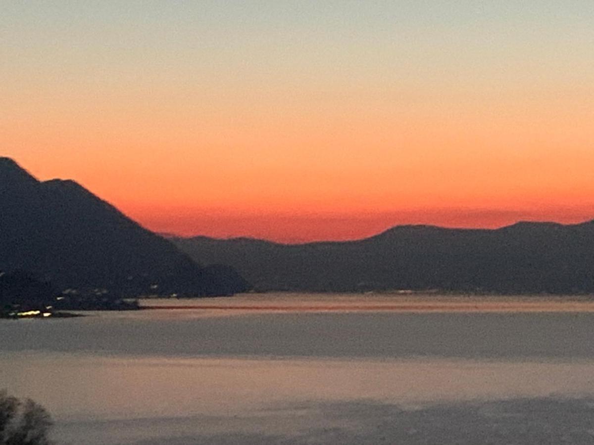 Casa Colmegna Mit Traumhaften See- Und Bergblick Luino Oda fotoğraf